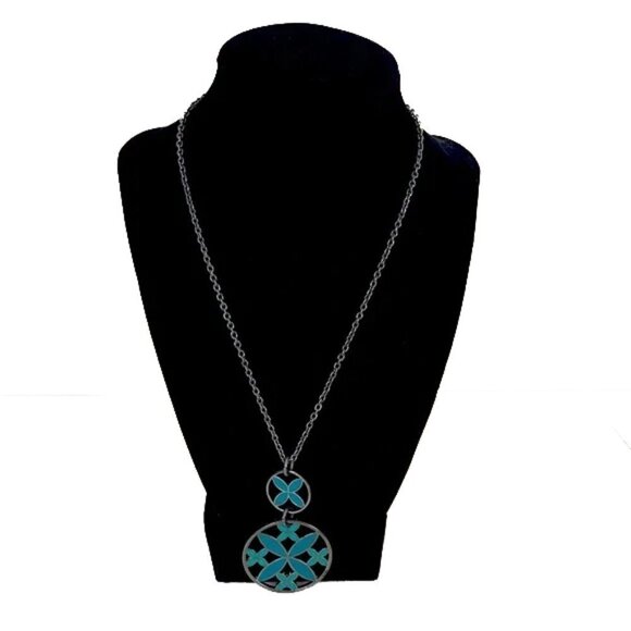 Fashion Jewelry Jewelry - 👋 3/$15 FASHION NECKLACE Green and Silver toned